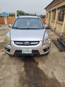 A picture of Kia Sportage 08 Sound engine Good gear Partial first body