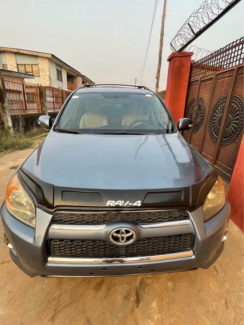 A picture of Toyota RAV4 2009 v6 thumbstart keyless full option