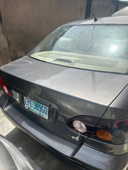 A picture of 2004 TOYOTA COROLLA