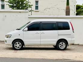 A picture of TOYOTA NOAH OLD MODEL