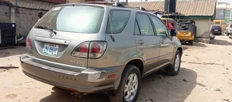 A picture of Super clean 2002 RX 300 untouched Engine and gear Ac