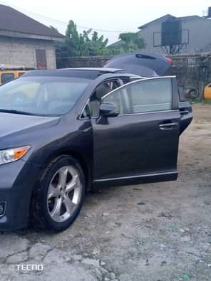 A picture of Toyota VENZA 2010 V6 engine full option keyless double panoramic