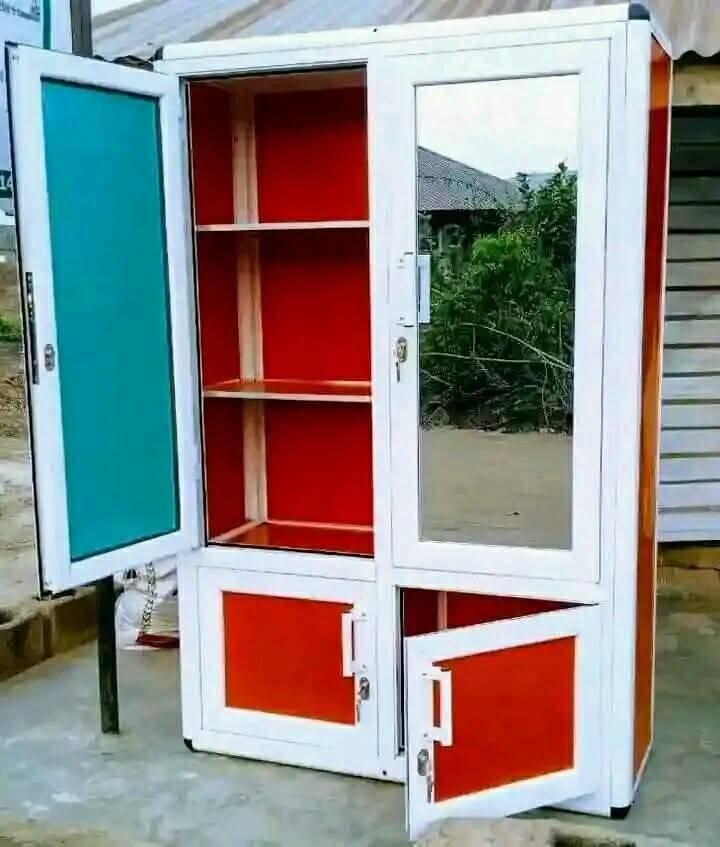 A picture of Aluminum window glass