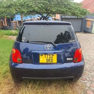 A picture of 2004 TOYOTA IST