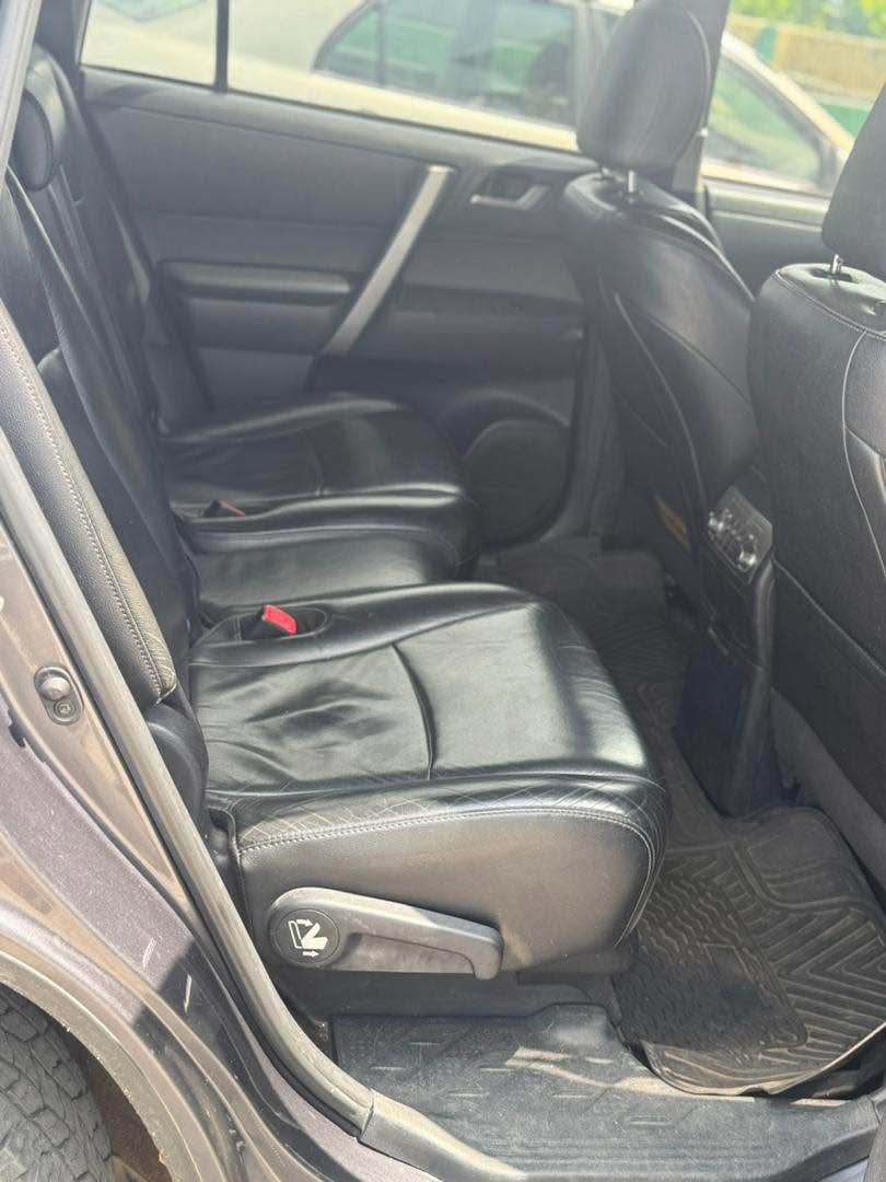 A picture of Toyota highlander2013