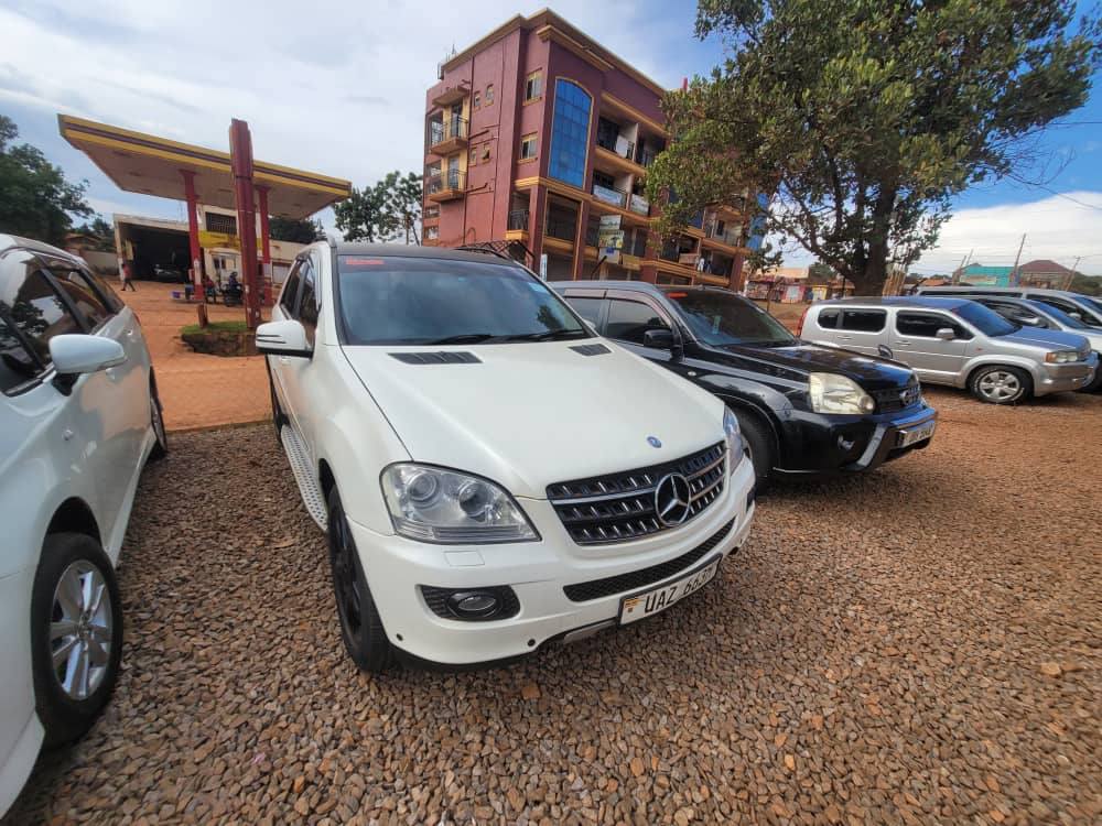 A picture of Mercedes Benz ML 4mtc