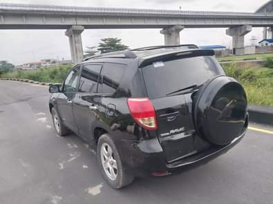 A picture of Awoof deal Toyota Raf4 2008 model Painted on first body