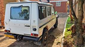 A picture of MERCEDES BENZ G WAGON W460