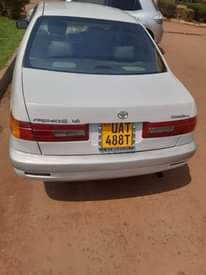 A picture of 2000 Toyota premio 2000