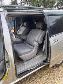 A picture of Toyota Sienna 05