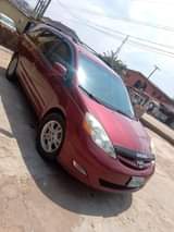 A picture of 07 Toyota sienna 7 months use first body
