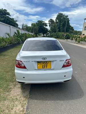 A picture of Toyota mark x