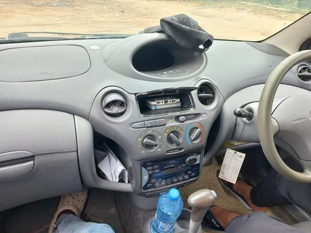 A picture of TOYOTA Vitz