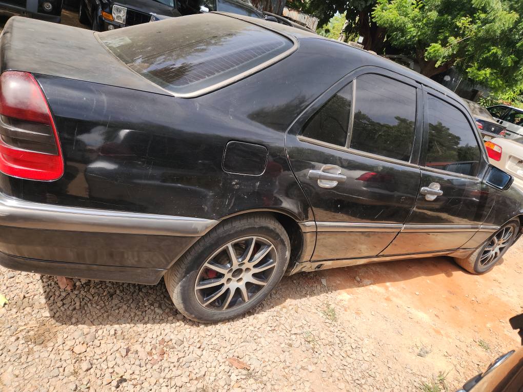 A picture of Mercedes 230