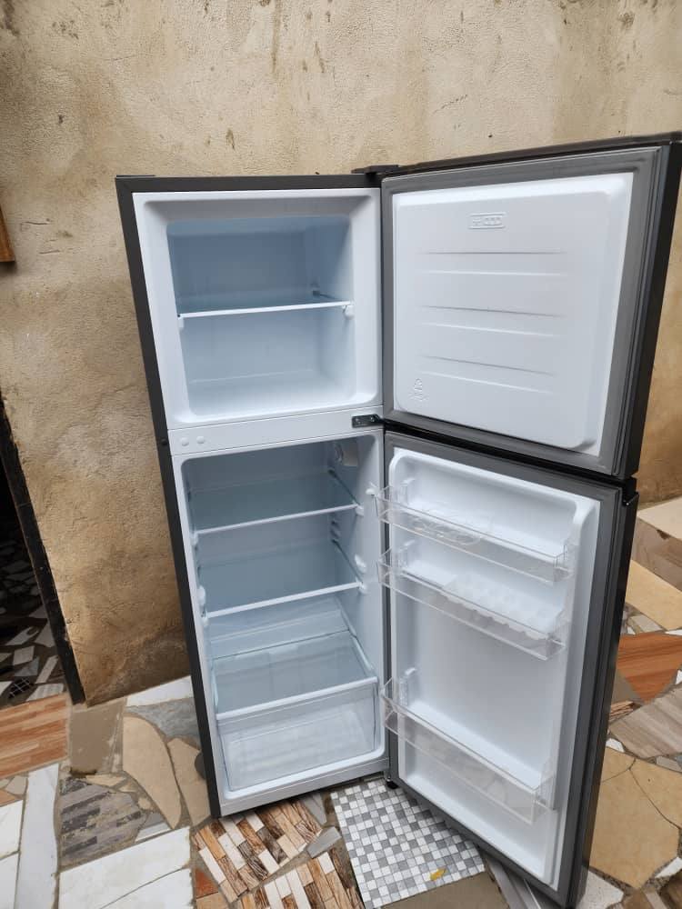 A picture of Hello nauza fridge nzuri mpyaa Hisense offer lak 495k