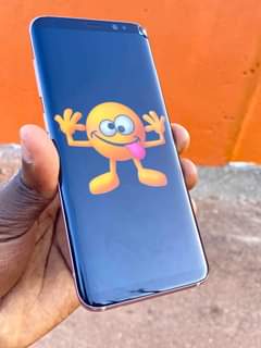 A picture of S8 samsung galaxy