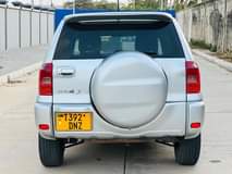 A picture of TOYOTA RAV 4 VVTI TSH MIL 17.5 TUPIGIE CHAAP 0657550550