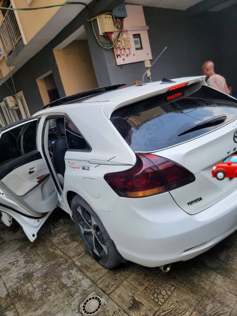 A picture of Toyota VENZA 2010 used by UK Man Reg V6 engine