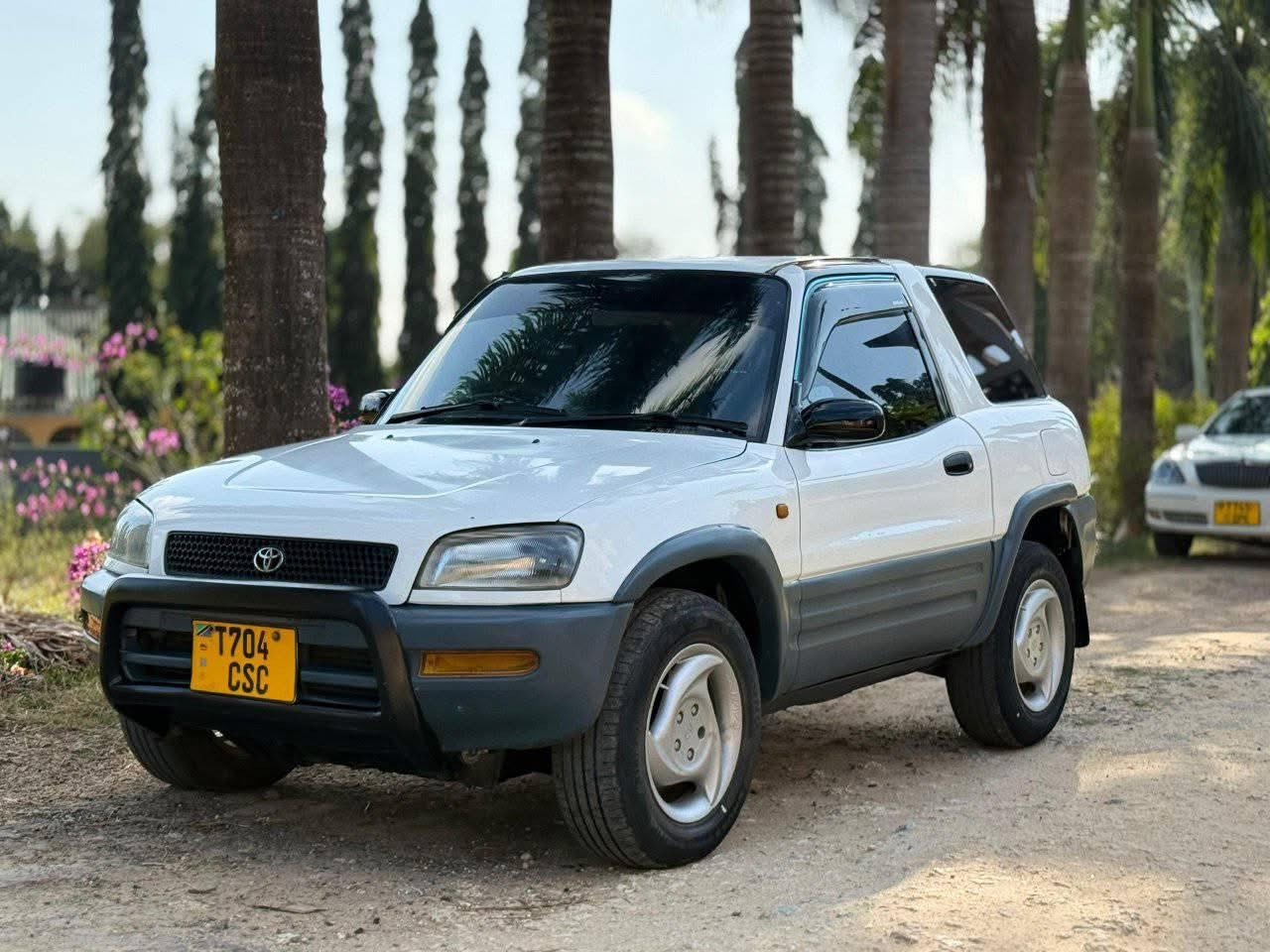 A picture of 2004 Toyota rav 4 kipisi