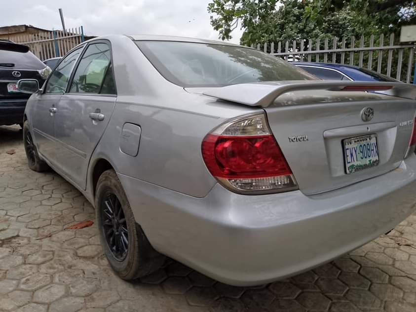 A picture of Toyota Camry 04
