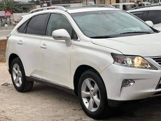 A picture of Fast finger Quick sale dealers Market 2015 model Rx 350Tokunbo