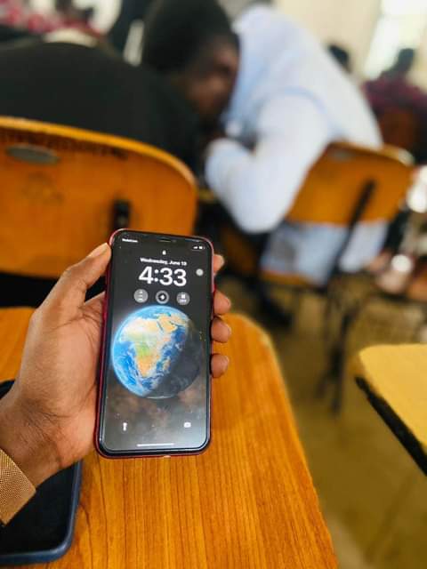 A picture of iphone 11 plain