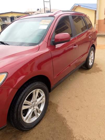 A picture of Toks 2012 Hyundai Santa Fe 4Plugs 12m.dm 08024259424