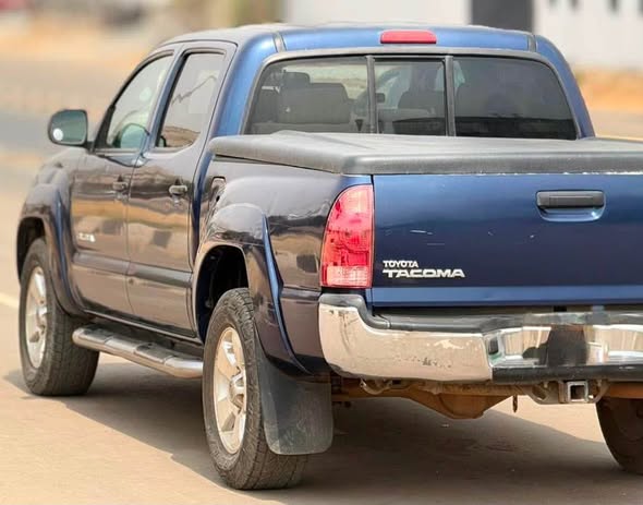 A picture of FEW MONTHS USED 2007 TOYOTA TACOMA SRS V6 PRERUNNER DOUBLE