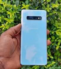 A picture of SAMSUNG S10 5G