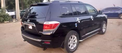 A picture of Tayota Highlander 2012 model