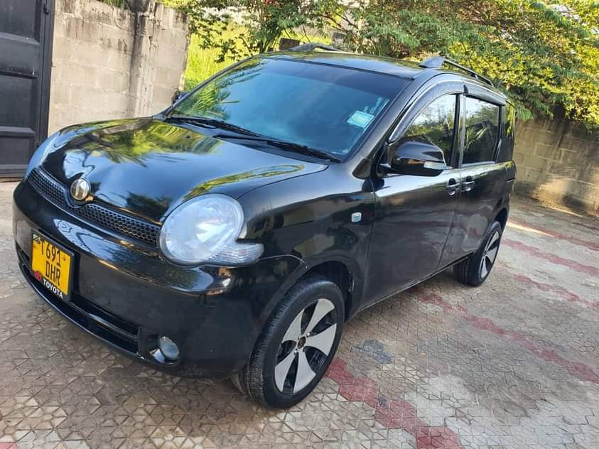 A picture of TOYOTA SIENTA