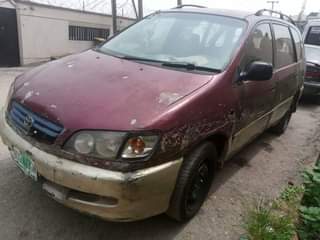 A picture of 2005 Toyota Picnic in very good condition sound engine gear