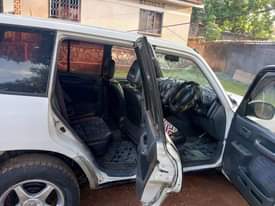 A picture of car Rava 4