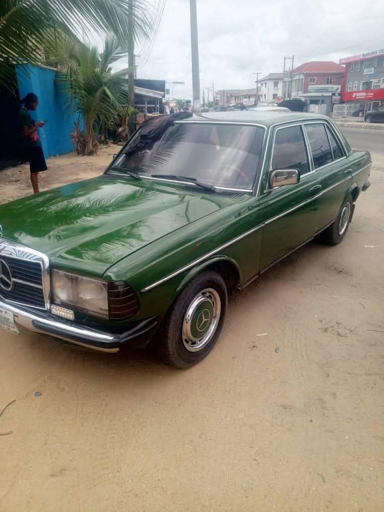 A picture of Mercedes Benz