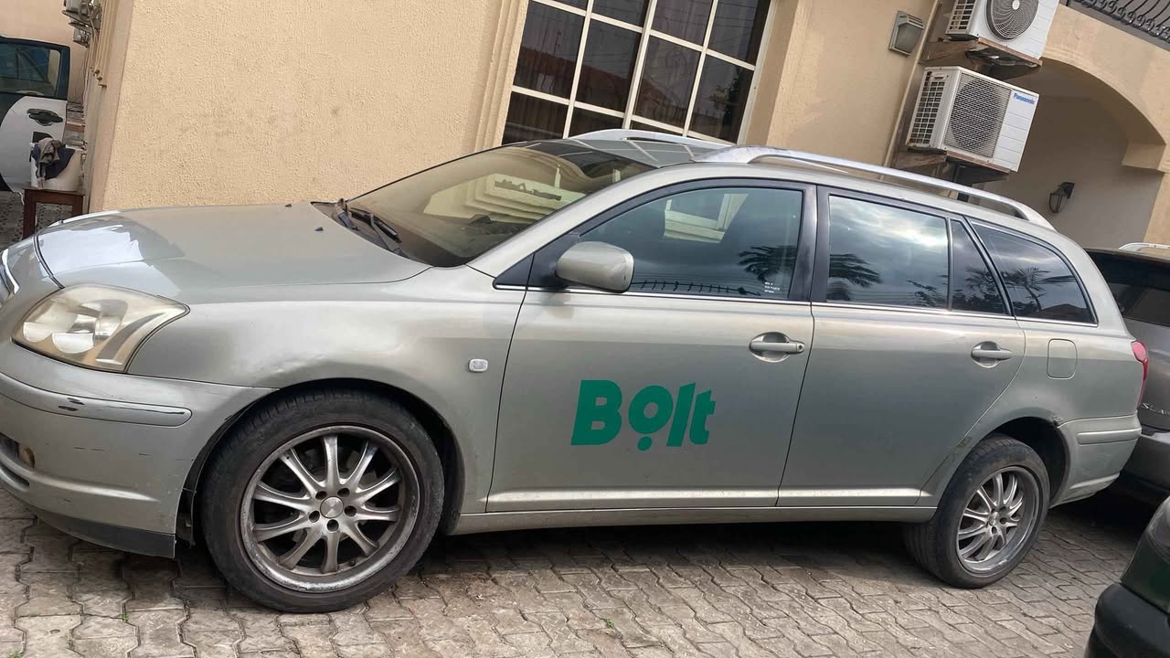 A picture of Urgent sale 2004 Avensis