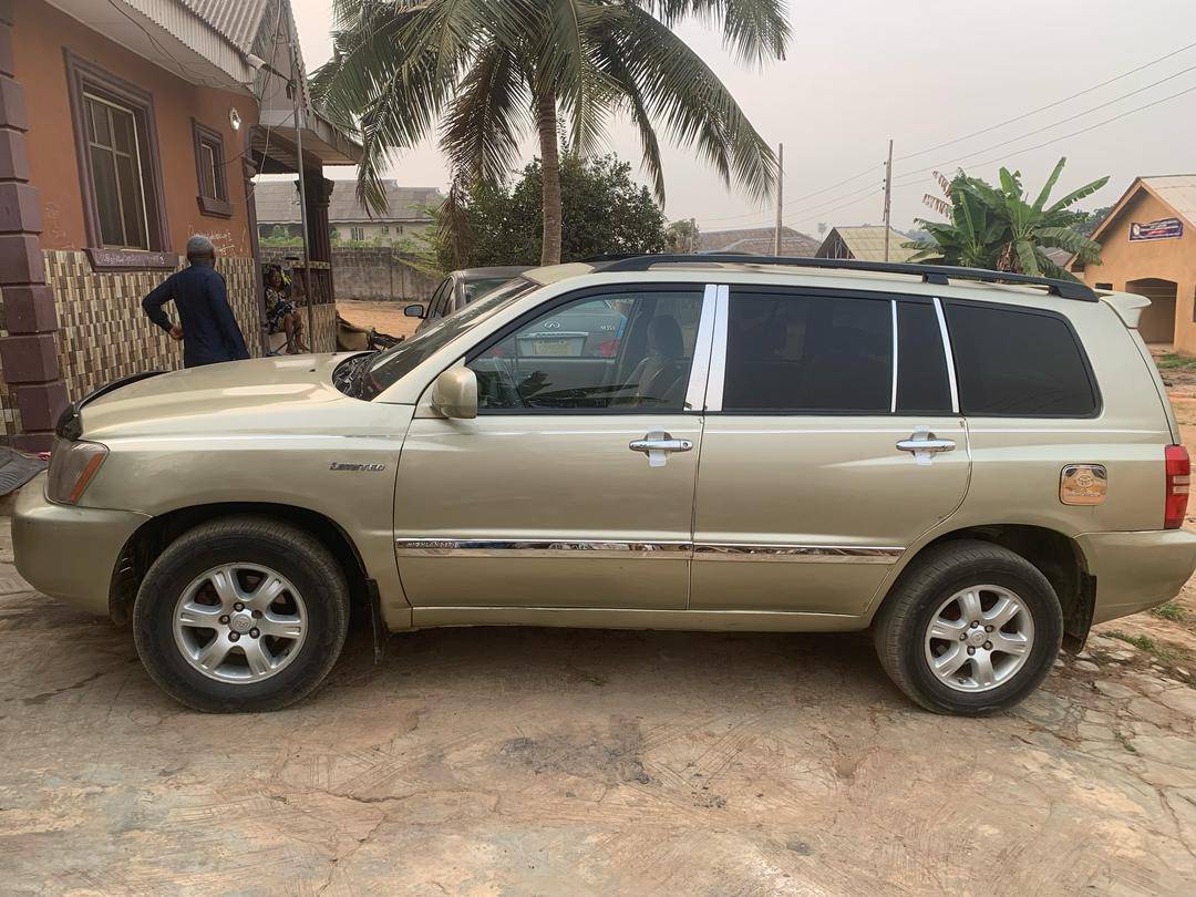 A picture of Distress Sale Alert ileya sale promo awooffff rush now B4