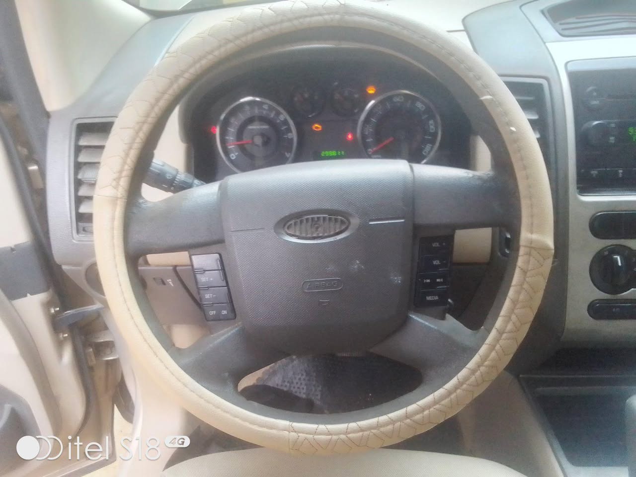 A picture of Clean and sound Ford edge jeep 2008 model