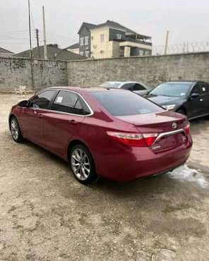 A picture of FOREIGN USED 2015 TOYOTA CAMRY XSE Sunroof Thumbstart Reverse Camera