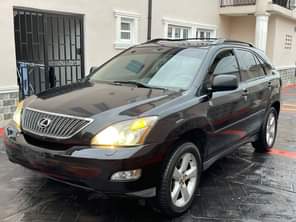 A picture of OMG This is toks standard lexus rx330 2004 model pure