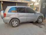 A picture of 2004 TOYOTA RAV4
