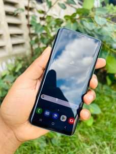 A picture of Samsung s9