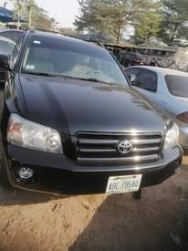 A picture of 2005 Toyota Highlander black