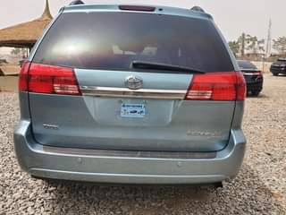 A picture of Toyota Sienna XLE Limited FWD 2006