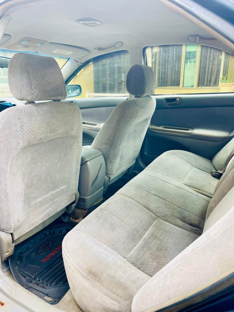 A picture of Toyota Camry 03