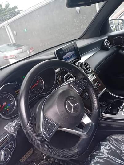 A picture of 2018 Mercedes Benz GLC300