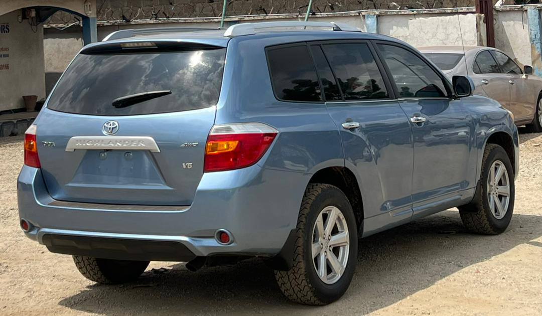 A picture of  A super clean Nigerian used Toyota Higlander . 2008
