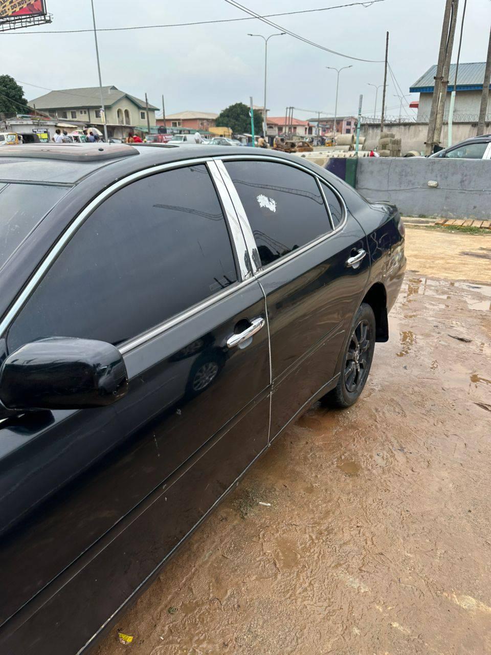 A picture of Lexus es 330 sedan