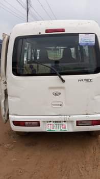 A picture of Hijet keke bus With silent engine Neat interior Gear working