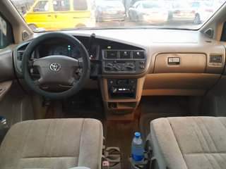 A picture of TOYOTA SIENNA 2000 MODEL