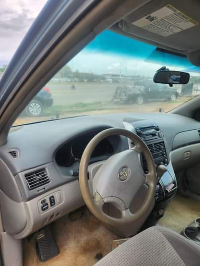 A picture of DISTRESS 2006 Toyota Sienna LE Best price 4 5M THIS